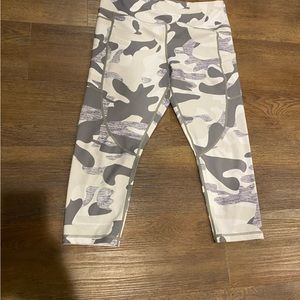 ZYIA Active Capri leggings size 14-16